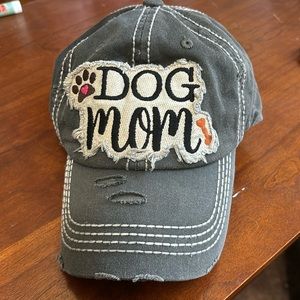 Women’s “Dog Mom” baseball hat
